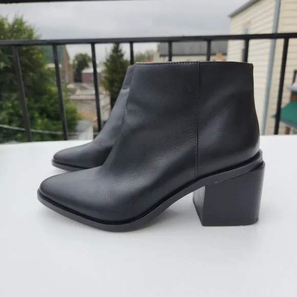 Vince Camuto Kelmi Leather Black Ankle Booties Size 8.5 - Picture 3 of 15